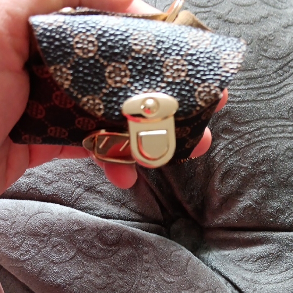 Chic Black Mini Bag Keychain with Gold Accents - Picture 12 of 13